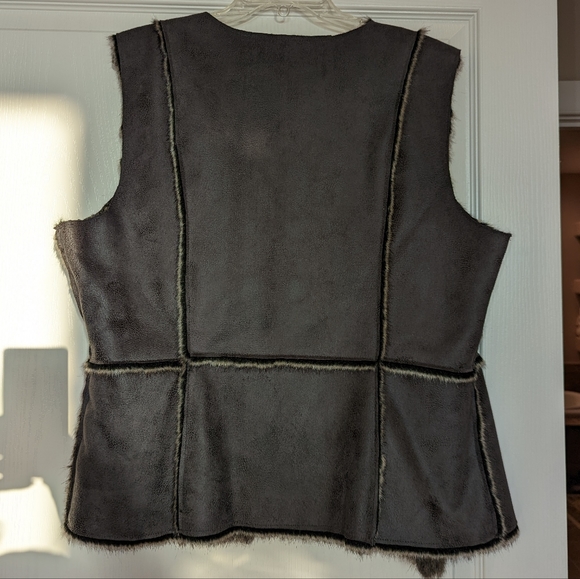 Faux Suede & Fur Vest, Pieced Construction, Chest Pit to Pit Lying Flat 22" - Picture 6 of 9